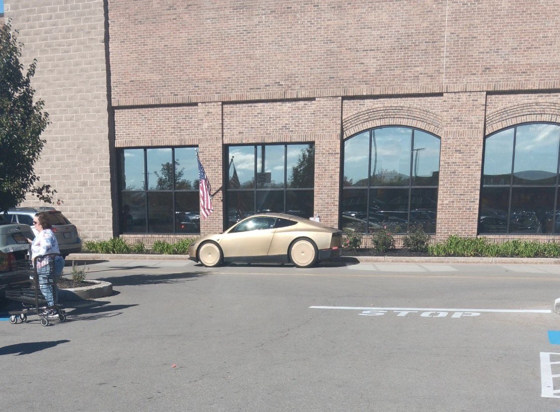The full photo of the Cybercab outside a Wegmans in Amherst, New York. Photo via @RobotaxiRadar / X