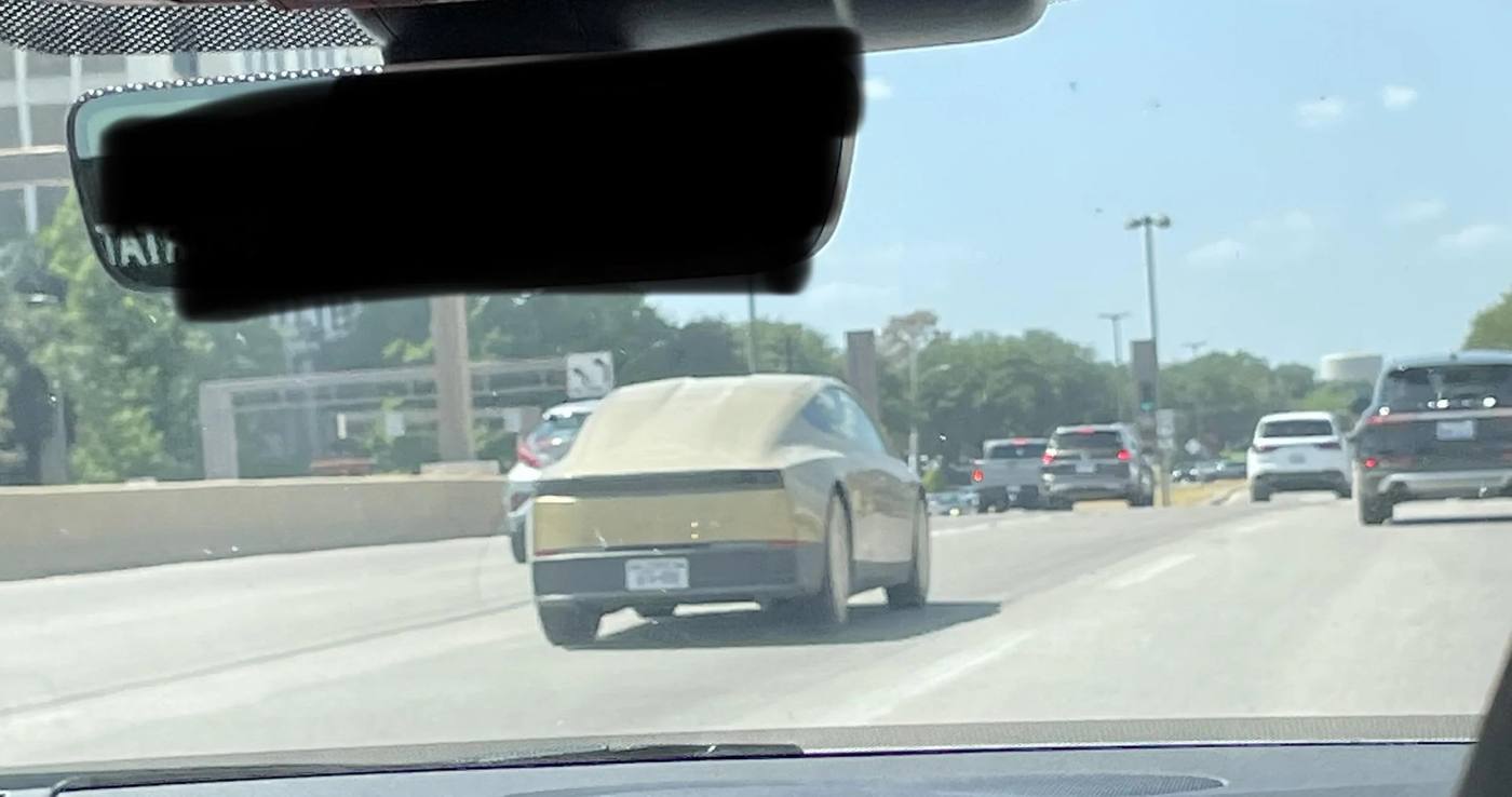 Photo via @RobotaxiRadar / X