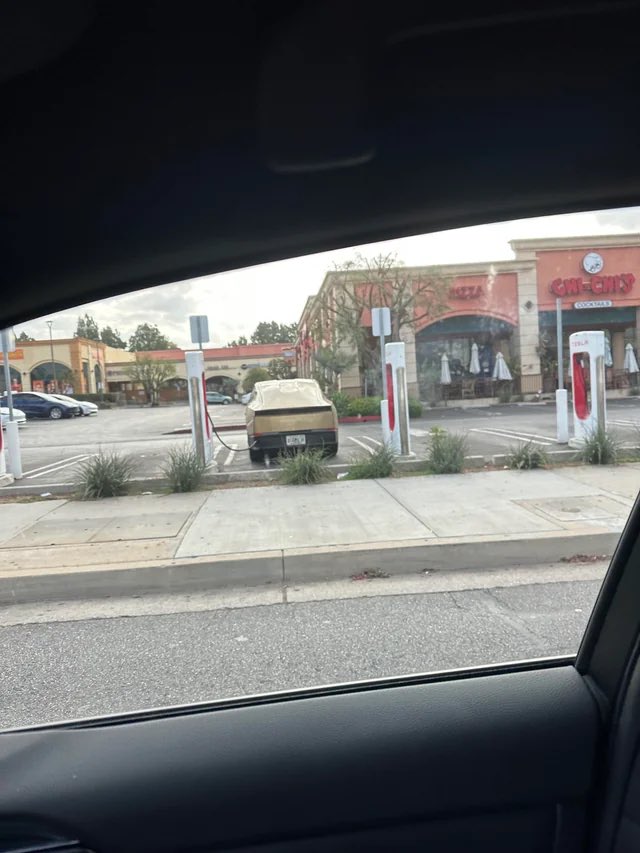 Photo via @RobotaxiRadar / X