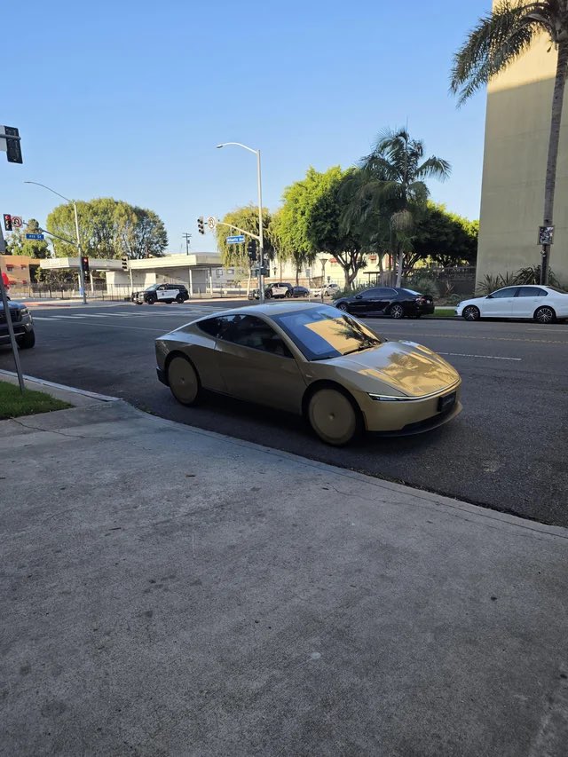 Photo via @RobotaxiRadar / X