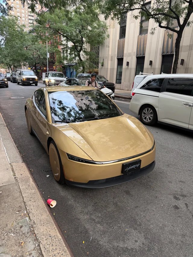 Photo via @RobotaxiRadar / X