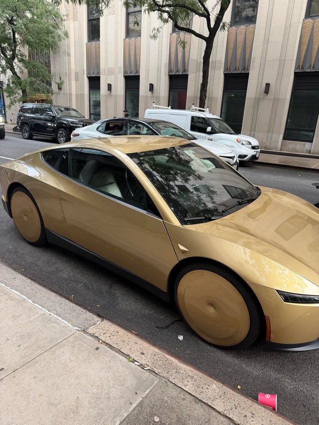 Photo via @RobotaxiRadar / X