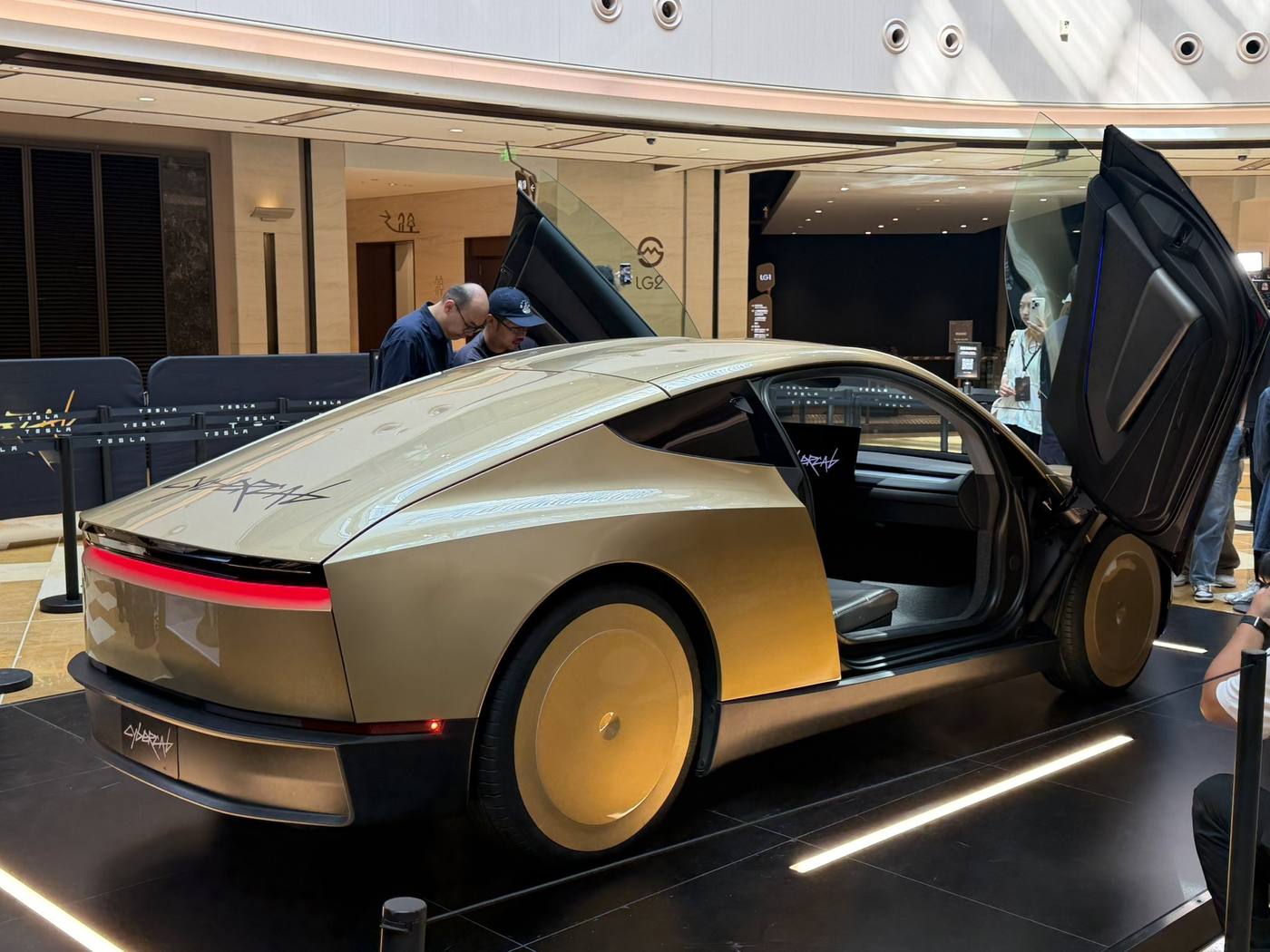 Photo via @JayinShanghai / @RobotaxiRadar / X