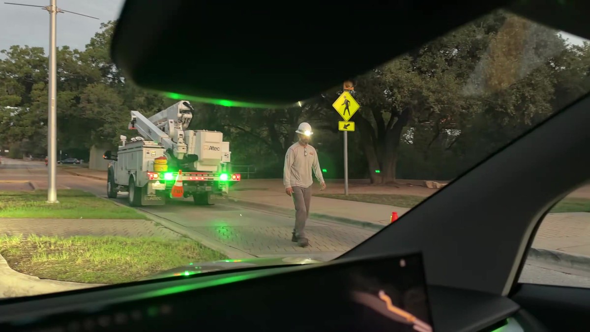 The utility crew at work as the Cybercab returns. Video still via @DavidMoss / X